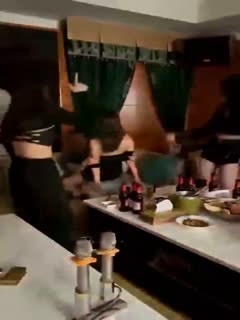 男孩在外一定保护自己不然被霸王硬上弓